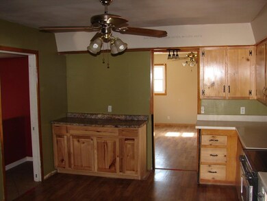 204 W 8th St, Hugoton, KS 67951 - photo 5