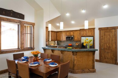 Kitchen Dining & Breakfast Bar