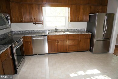 7932 Edgewood Farm Rd, Frederick, MD 21702 - photo 3