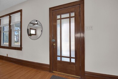 25-web-or-mls-47-e-beaumont-rd