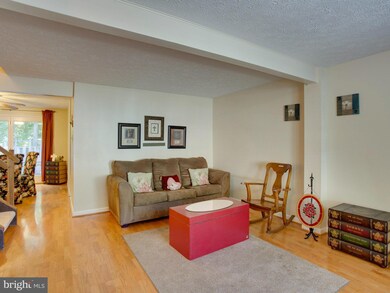 8107 Parkdale Ct, Springfield, VA 22153 - photo 3