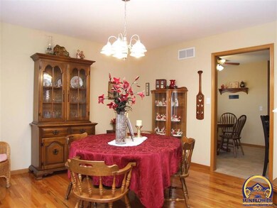 4344 SW Misty Harbor Ave, Topeka, KS 66610 - photo 5