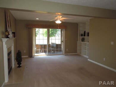 4543 N Thornhill Dr, Peoria, IL 61615 - photo 3