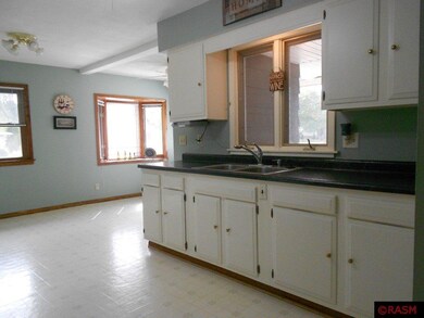 1434 Hilltop St, New Ulm, MN 56073 - photo 3