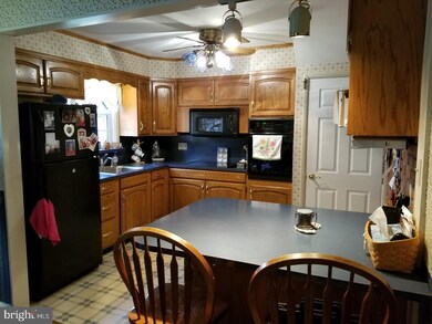 4002 Crestline Dr, Reading, PA 19606 - photo 6