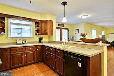 1211 Village Lake Dr, Davidsonville, MD 21035 - photo 7