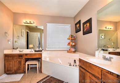 11912 S Cedar Ct, Jenks, OK 74037 - photo 4