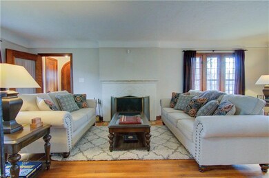 3415 Superior Park Dr, Cleveland Heights, OH 44118 - photo 5