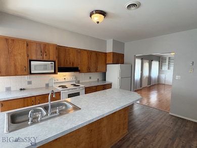 Center island with sink and dishwasher