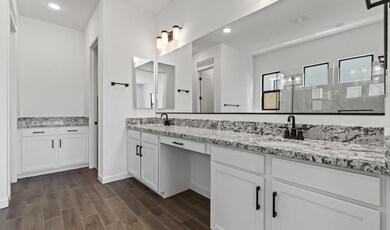 Primary bath with dual sinks
