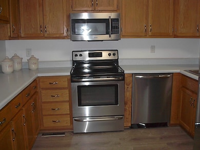 348 W 9th St, Auburn, IN 46706 - photo 4