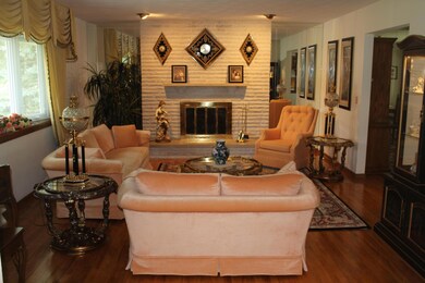 6141 Cherry Hill Dr, Columbus, OH 43213 - photo 2