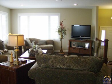 4100 SW Cambridge Ave, Topeka, KS 66610 - photo 6