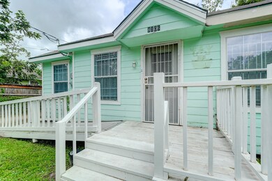 8106 Melrose St, Houston, TX 77022 - photo 6