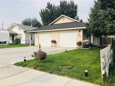 1307 & 1309 S Holly St, Nampa, ID 83686 - photo 2
