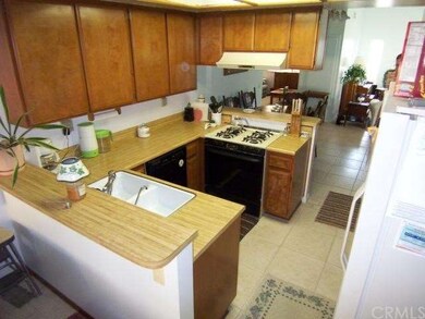 9928 Sharon - Kitchen & Snack Bar