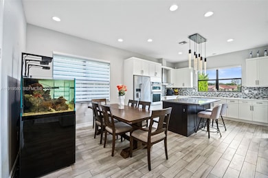 445 SW 113th Ln, Pembroke Pines, FL 33025 - photo 6