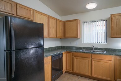 Kitchen w/all appliances