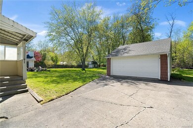 142 Community Dr, North Tonawanda, NY 14120 - photo 3