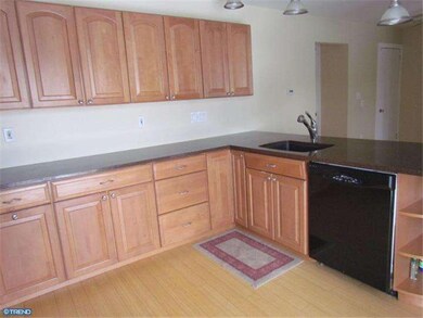 49 Kirby Dr, Morrisville, PA 19067 - photo 3