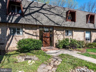 11618 Vantage Hill Rd unit 2A, Reston, VA 20190 - photo 2