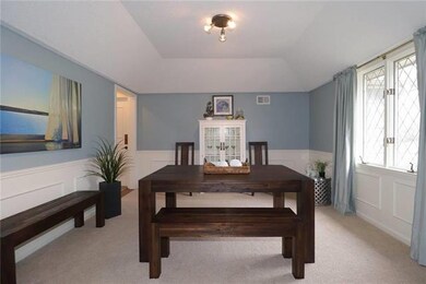 Large Dining Room With Leaded Glass Windows & Good