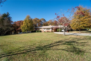 2310 Hemlock Dr, High Point, NC 27265 - photo 3