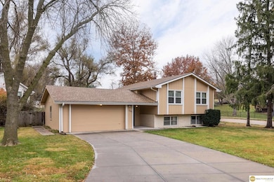 1105 Crest Rd, Papillion, NE 68046 - photo 3