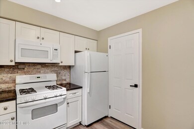 51 Winchester Ct, Matawan, NJ 07747 - photo 5