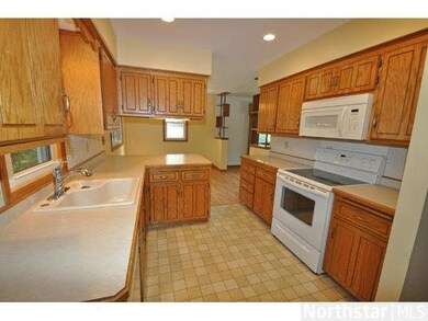 5125 Woodridge Rd, Minnetonka, MN 55345 - photo 5