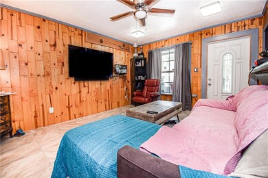 8625 Fish Lake Rd, Tampa, FL 33619 - photo 5