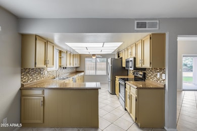 10841 N 39th Dr, Phoenix, AZ 85029 - photo 3