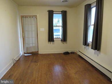 203 Fifth Ave W unit FRONT APT B, Forrester Center, WV 25438 - photo 6