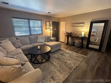 1005 E 10th St, Cushing, OK 74023 - photo 4