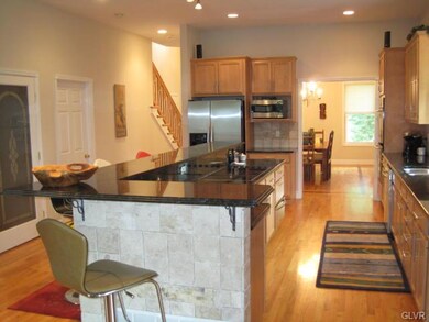 4907 Harvest Ln, Zionsville, PA 18092 - photo 5