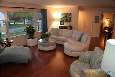 212 Spring St, Woodville, OH 43469 - photo 3