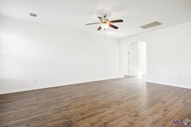 11323 Legacy Oaks Ln, Gonzales, LA 70737 - photo 3