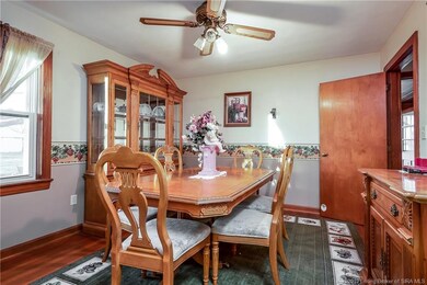 Gorgeous dining room w/real hardwood flooring