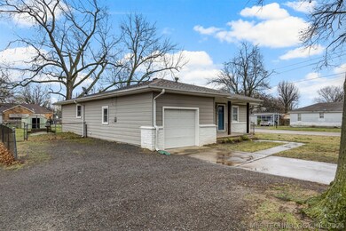 201 N Elliott St, Pryor, OK 74361 - photo 2