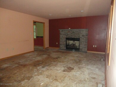 932 Gunstock Ln, Tafton, PA 18464 - photo 2