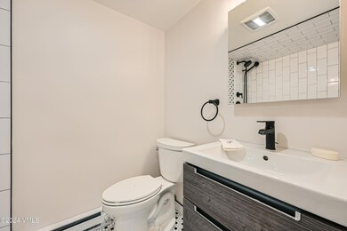 E212 Primary Bathroom (2)
