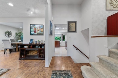 2 Doone Dr, Syosset, NY 11791 - photo 3