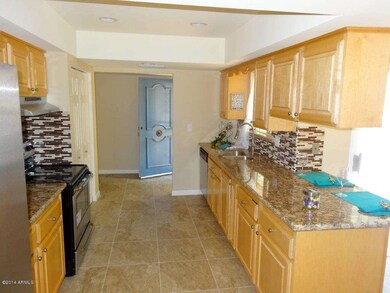 05 Kitchen 10337 W Desert Forest