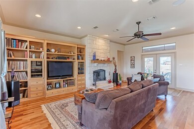 1305 Bentwater Pkwy, Granbury, TX 76049 - photo 5