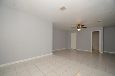 7479 Woodoak Dr, Houston, TX 77040 - photo 4