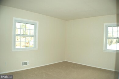 221 Bond Ave, Reisterstown, MD 21136 - photo 5