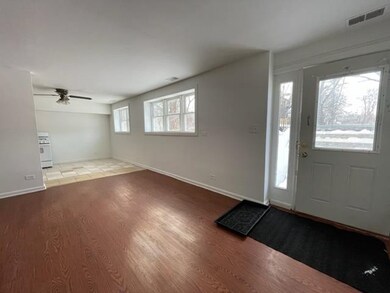 522 Crescent St unit G, Wheaton, IL 60187 - photo 2