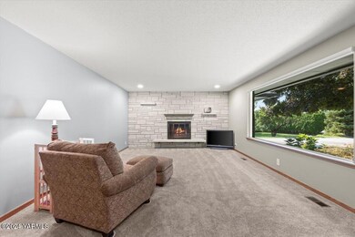 7- Large Living Room