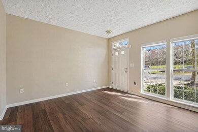 8322 Lyndhurst St, Laurel, MD 20724 - photo 4