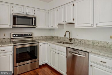 11729 Great Owl Cir, Reston, VA 20194 - photo 2